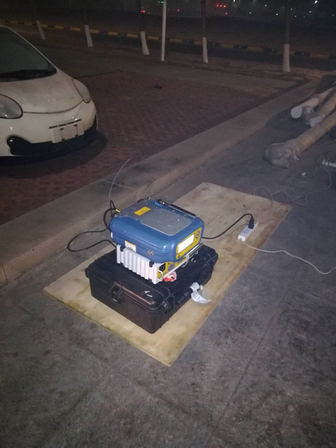 泄露現(xiàn)場攜帶PF-300開展應(yīng)急監(jiān)測